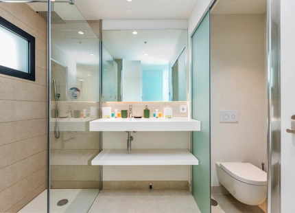 Modern apartment in Reserva del Higueron.