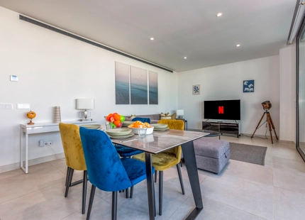 Modern apartment in Reserva del Higueron.