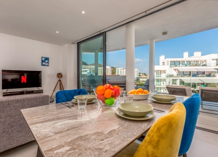 Modern apartment in Reserva del Higueron.