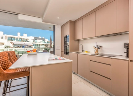 Modern apartment in Reserva del Higueron.