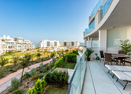 Modern apartment in Reserva del Higueron.