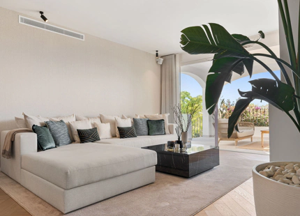 EXCEPTIONAL 4-BEDROOM TOWNHOUSE FOR SALE IN MARBELLA'S GOLDEN MILE