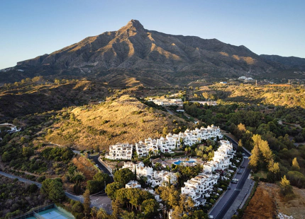 EXCEPTIONAL 4-BEDROOM TOWNHOUSE FOR SALE IN MARBELLA'S GOLDEN MILE