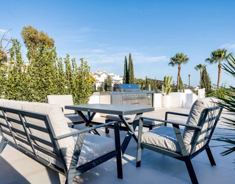 Penthouse for sale in Balcón del Golf, Nueva Andalucia