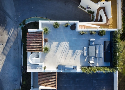 ÁTICO ELEGANTE DE 3 DORMITORIOS CON ESPECTACULAR TERRAZA EN LA AZOTEA EN NUEVA ANDALUCÍA