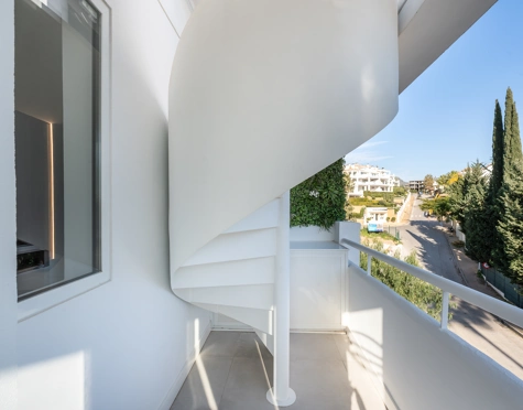 Penthouse for sale in Balcón del Golf, Nueva Andalucia