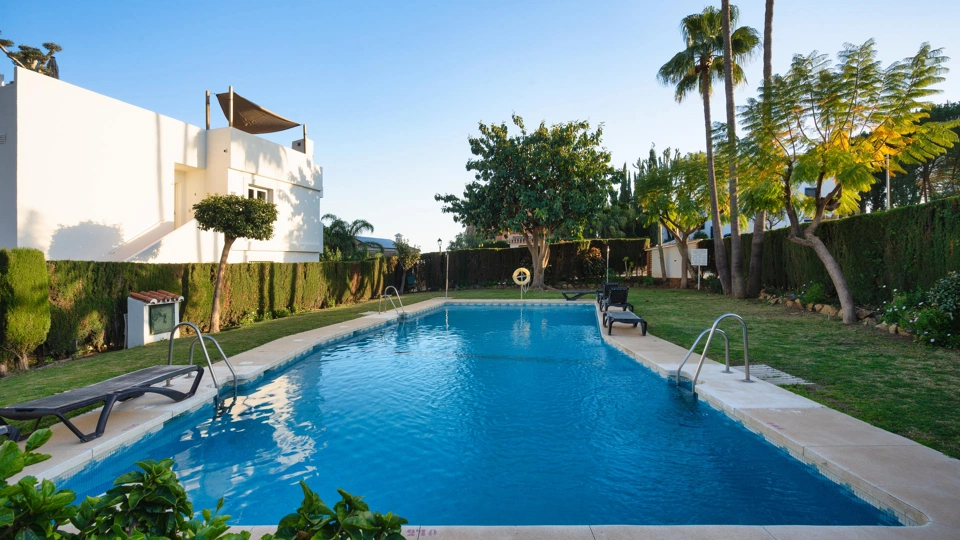 Ático en venta en Balcón del Golf, Nueva Andalucia