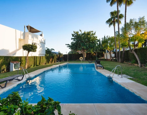 Penthouse for sale in Balcón del Golf, Nueva Andalucia