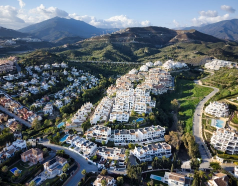 Penthouse for sale in Balcón del Golf, Nueva Andalucia
