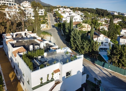 ÁTICO ELEGANTE DE 3 DORMITORIOS CON ESPECTACULAR TERRAZA EN LA AZOTEA EN NUEVA ANDALUCÍA