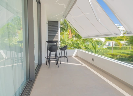 EXQUISITE 3-BEDROOM APARTMENT IN ESTEPONA EAST WITH STUNNING TERRACE AND VIEWS