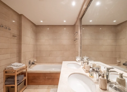 CHARMING GROUND FLOOR APARTMENT FOR SALE IN MARBELLA'S GOLDEN MILE