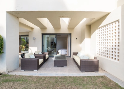 CHARMING GROUND FLOOR APARTMENT FOR SALE IN MARBELLA'S GOLDEN MILE