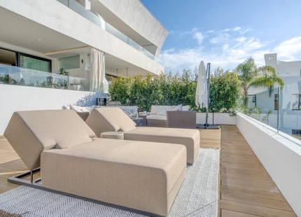 EXQUISITO DÚPLEX EN PLANTA BAJA DE 4 DORMITORIOS EN RESERVA DE SIERRA BLANCA