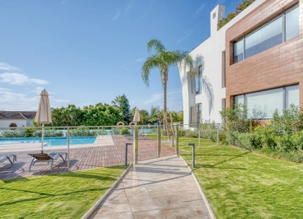 EXQUISITO DÚPLEX EN PLANTA BAJA DE 4 DORMITORIOS EN RESERVA DE SIERRA BLANCA