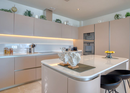 EXQUISITO DÚPLEX EN PLANTA BAJA DE 4 DORMITORIOS EN RESERVA DE SIERRA BLANCA