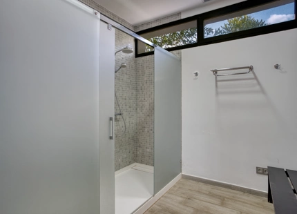EXQUISITO DÚPLEX EN PLANTA BAJA DE 4 DORMITORIOS EN RESERVA DE SIERRA BLANCA