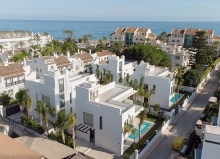 EXQUISITA VILLA EN LA MILLA DE ORO DE MARBELLA – A 100 METROS DE LA PLAYA