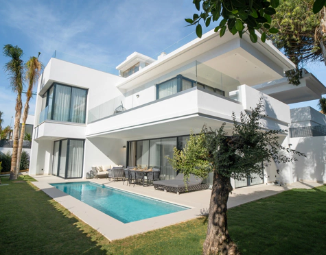Villa en venta en Rio Verde, Marbella Golden Mile