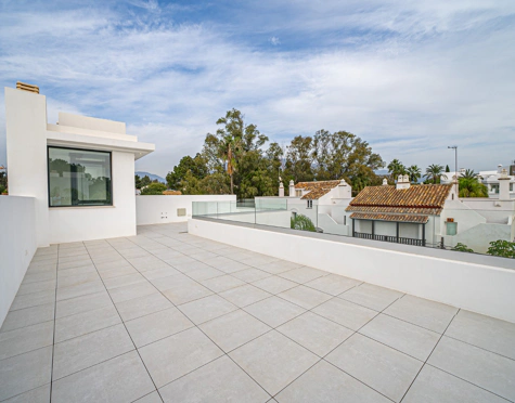 Villa en venta en Rio Verde, Marbella Golden Mile