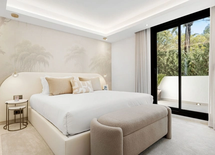 LUXURIOUS 5-BEDROOM VILLA IN MARBELLA FOR SALE