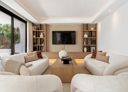 LUXURIOUS 5-BEDROOM VILLA IN MARBELLA FOR SALE