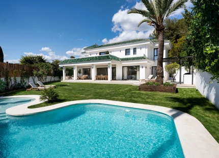 LUXURIOUS 5-BEDROOM VILLA IN MARBELLA FOR SALE