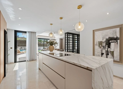 LUXURIOUS 5-BEDROOM VILLA IN MARBELLA FOR SALE