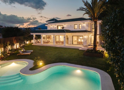 LUXURIOUS 5-BEDROOM VILLA IN MARBELLA FOR SALE