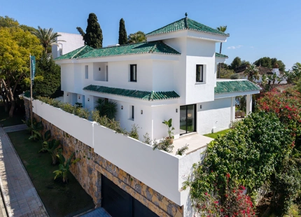 LUXURIOUS 5-BEDROOM VILLA IN MARBELLA FOR SALE