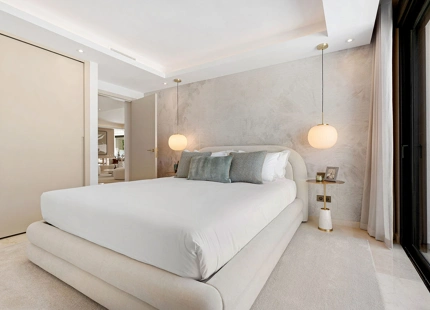 LUXURIOUS 5-BEDROOM VILLA IN MARBELLA FOR SALE