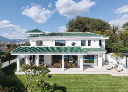 LUXURIOUS 5-BEDROOM VILLA IN MARBELLA FOR SALE