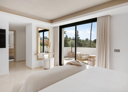 LUXURIOUS 5-BEDROOM VILLA IN MARBELLA FOR SALE