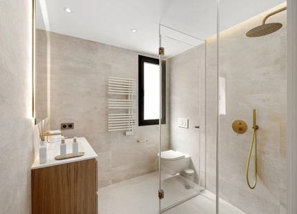 LUXURIOUS 5-BEDROOM VILLA IN MARBELLA FOR SALE