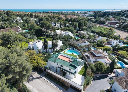 LUXURIOUS 5-BEDROOM VILLA IN MARBELLA FOR SALE