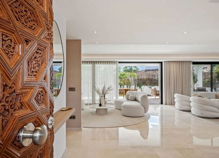 LUXURIOUS 5-BEDROOM VILLA IN MARBELLA FOR SALE
