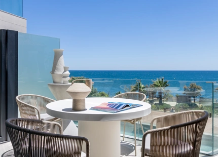 EXQUISITE 3-BEDROOM BEACHFRONT APARTMENT FOR SALE IN ESTEPONA