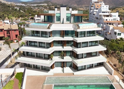 EXQUISITE 3-BEDROOM BEACHFRONT APARTMENT FOR SALE IN ESTEPONA