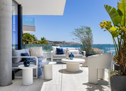 EXQUISITE 3-BEDROOM BEACHFRONT APARTMENT FOR SALE IN ESTEPONA
