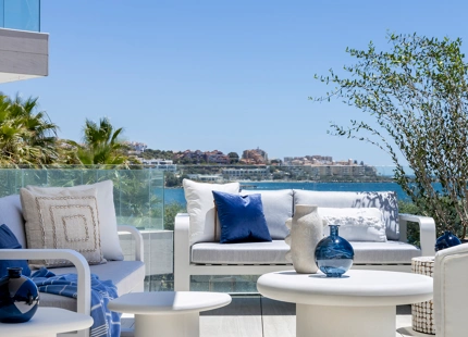 EXQUISITE 3-BEDROOM BEACHFRONT APARTMENT FOR SALE IN ESTEPONA