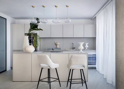 EXQUISITE 3-BEDROOM BEACHFRONT APARTMENT FOR SALE IN ESTEPONA