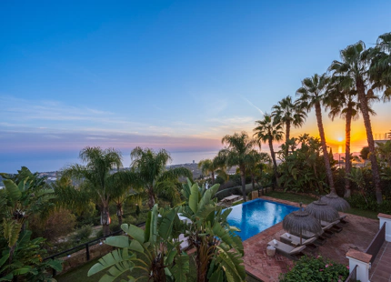 STUNNING 6-BEDROOM VILLA FOR SALE IN LOS ALTOS DE LOS MONTEROS