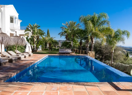 STUNNING 6-BEDROOM VILLA FOR SALE IN LOS ALTOS DE LOS MONTEROS