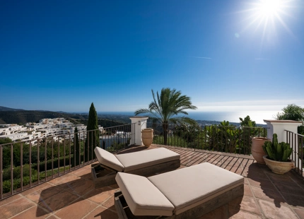 STUNNING 6-BEDROOM VILLA FOR SALE IN LOS ALTOS DE LOS MONTEROS