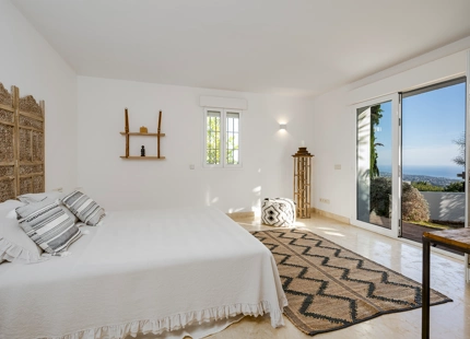 STUNNING 6-BEDROOM VILLA FOR SALE IN LOS ALTOS DE LOS MONTEROS
