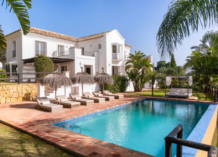 STUNNING 6-BEDROOM VILLA FOR SALE IN LOS ALTOS DE LOS MONTEROS