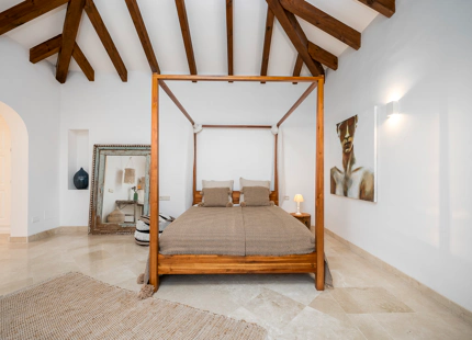 STUNNING 6-BEDROOM VILLA FOR SALE IN LOS ALTOS DE LOS MONTEROS