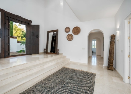 STUNNING 6-BEDROOM VILLA FOR SALE IN LOS ALTOS DE LOS MONTEROS