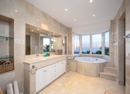 STUNNING 6-BEDROOM VILLA FOR SALE IN LOS ALTOS DE LOS MONTEROS