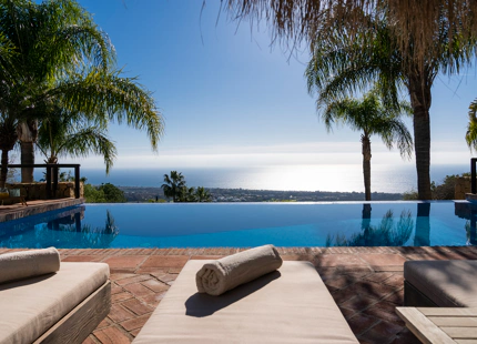 STUNNING 6-BEDROOM VILLA FOR SALE IN LOS ALTOS DE LOS MONTEROS
